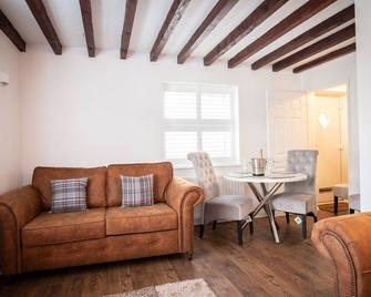 Rose Cottage Yarm - Private cottage behind Yarm High Street - Stockton-on-Tees - Living room