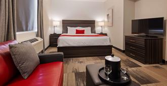 Best Western Plus Airport Inn & Suites - Saskatoon - Bedroom