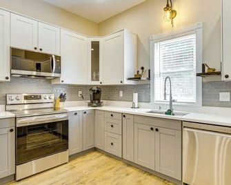 Walk Downtown Historic Home In Excelsior - Excelsior Springs - Kitchen