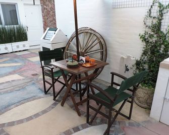 هوستيريا لاس بيدراس - بويرتو مادرين - شرفة مرصوفة