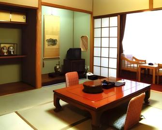 Shiitake Kaikan Taisuikaku - Tottori - Comedor