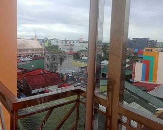 Condotel 2 bedroom with free parking - Naga City - Balkon