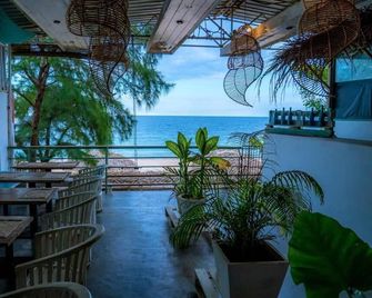Trinco Beach By Dsk - Trincomalee