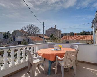 Holiday apartment air conditioning and Internet in a quiet location - Cres - Balcón