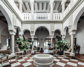 B Bou Hotel Cortijo Bravo - Vélez-Málaga - Binnenhof