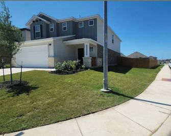 Private Cozy Rooms and Bathroom in Home near Seaworld Riverwalk and AFB - סן אנטוניו - בניין