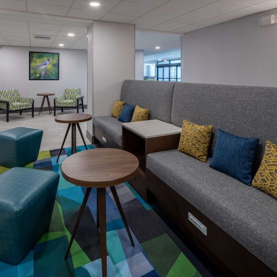 Lounge view of Hampton Inn Asheville-Tunnel Road