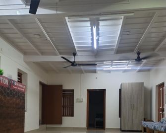 Shree Krishna Home Stay/Bed Space - Udupi - Front desk
