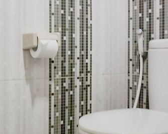 Collection O Hotel Antara - Yakarta - Baño