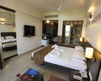 Silver Cloud Hotel & Banquets Ahmedabad - Ahmedabad - Bedroom