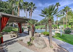 Red Rox Phoenix Condo with Patio about 3 Mi to Airport - Phoenix - Patio