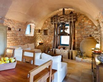 Arapakis Historic Castle - Pyrgos Dirou - Dining room