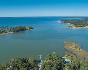 Swim, fish, boat or just relax and enjoy the 'Rivah Life' at Little Oyster - White Stone - Beach