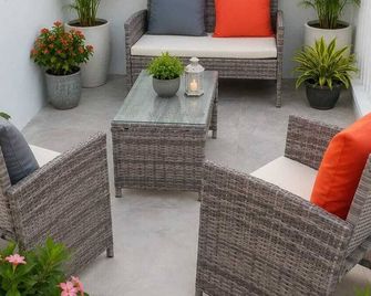 Charming 1-bedroom with WiFi, AC in lovely The Valley - The Valley - Patio