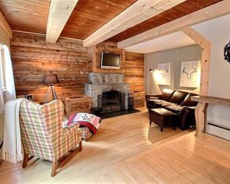 Ski, Golf, Bike, Hiking, snowmobiles and more - Jay - Living room