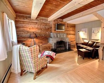 Ski, Golf, Bike, Hiking, snowmobiles and more - Jay - Living room