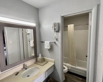 Delux Inn Cleburne - Cleburne - Bad