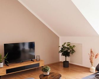 Stylish apartment near Heidelberg - Hockenheim - Wohnzimmer