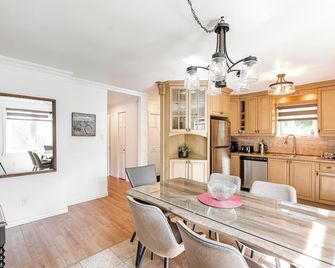 Cozy 3 bedroom +loft condo in Magog .Near lake,mountains and downtown - Magog - Dining room