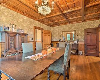 Pet-Friendly Moriah Homestead with Fire Pit! - Port Henry - Dining room