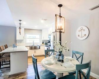 Naples Home with Lanai and Pool Near Vanderbilt Beach! - Naples - Dining room