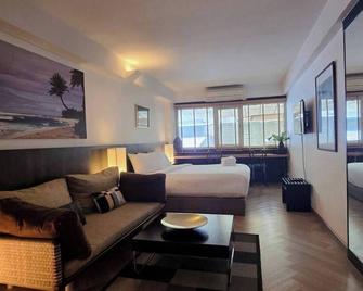 Somewhere to Escape - Hometel - Bangkok - Habitació
