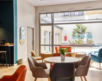 Appart'City Confort Paris Clichy-Mairie - Clichy - Dining room