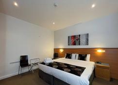 Studio 25/247 gouger st Ex hotel room 430 - Adelaide - Bedroom