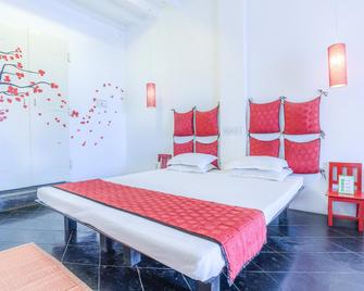 Itsy Hotels Red Lotus Heritage, Promenade Beach - Pondicherry - Κρεβατοκάμαρα