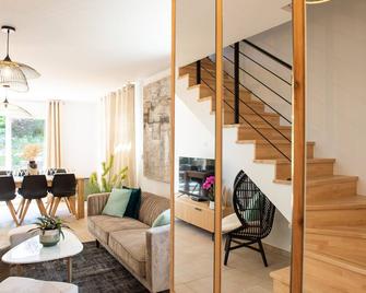 15 minutes from Annecy, lovely 4-bedroom villa with private garden - Rumilly - Salon