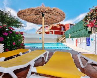 Duerming Velero Apartamentos - Sangenjo - Piscina