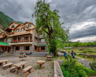 Hotel Batseri - Kalpa - Edificio
