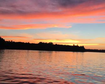 Island Getaway in Chetek Wisconsin - Chetek - Vista del exterior