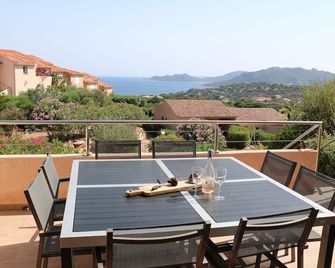 Villa facing the sea, charm, comfort and well-being for a successful vacation - Porto-Vecchio - Balcony