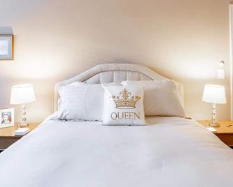 'Queens Palace' Studio Apt Business Ready - San Jose - Campbell - Bedroom