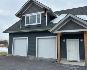 Little Studio on the Prairie - Spruce Grove - Building