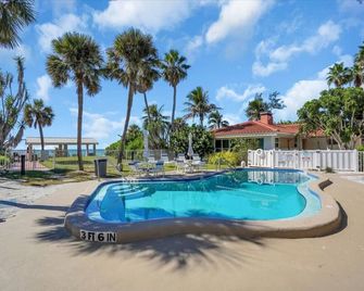 Beach Front One Bedroom Condo Paradise. Ground Floor. - Longboat Key - Piscina