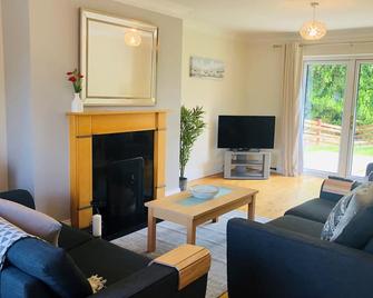 Modern bright detached home just a short stroll from town - Kenmare - Living room