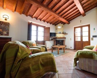 Beautiful private villa with private pool, WIFI, A/C, TV, terrace, panoramic view, close to Cortona - Lisciano Niccone - Sala de estar