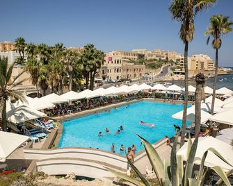 Beach Garden Hotel - סנט ג'וליאנס - בריכה