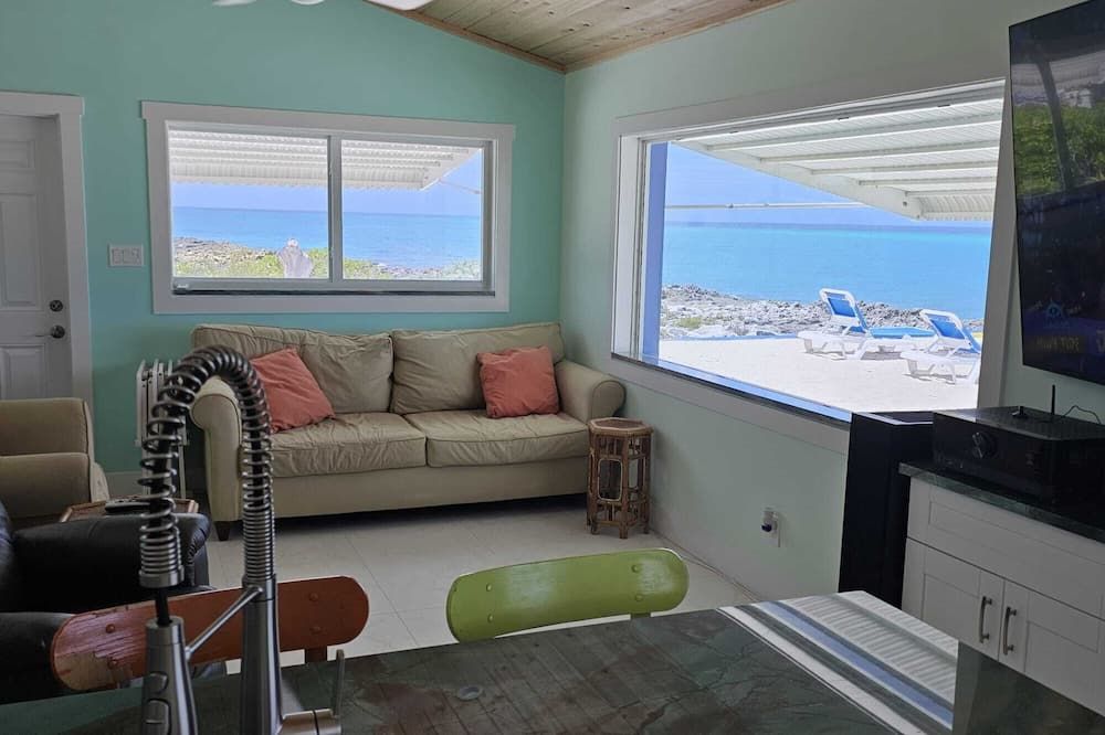 New Luxury Oceanfront Home – Port Royale, South Bimini. Starlink Wifi, A/C, Dock - Port Royal - סלון