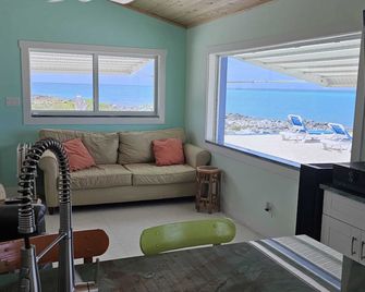 New Luxury Oceanfront Home – Port Royale, South Bimini. Starlink Wifi, A/C, Dock - Port Royal - סלון