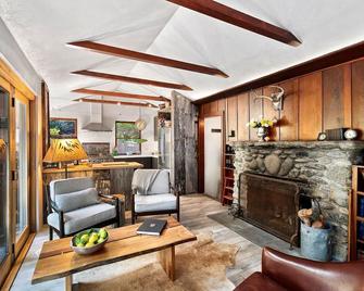 The Lodge On The Carmel River - Carmel Valley - Living room