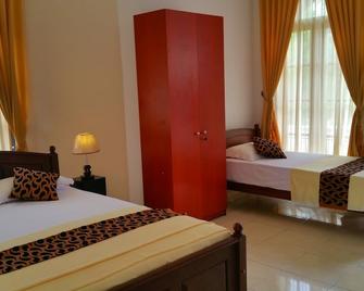 Holiday Fashion Inn - Negombo - Bedroom