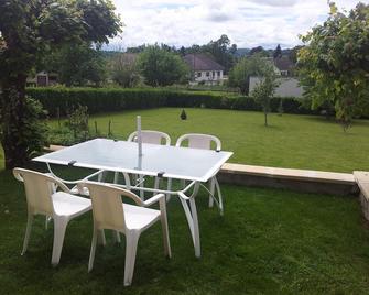 House located 400 m from the village center Chamboulive, quiet - Chamboulive - Patio