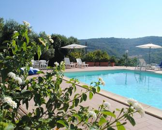 Wonderful villa with pool in a panoramic position at the gateway to Cilento. - Ogliastro Cilento - Piscina