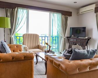 The Bridge Residence Hotel - Kanchanaburi - Living room