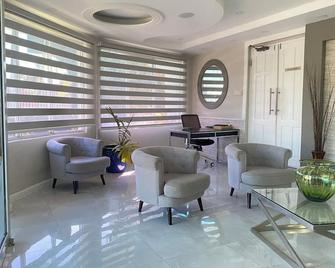 Christar Villas Hotel - Kingston