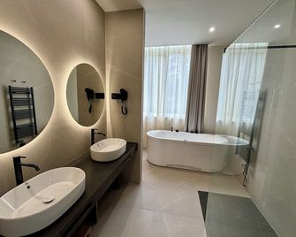 Hotel Mondragon - Montdragon - Baño