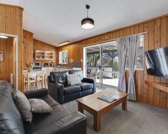 Archway Motels & Chalets - Wanaka - Living room